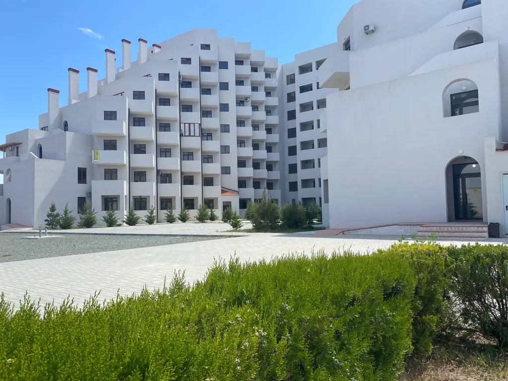 Студия рядом с песочным пляжем и бассейном