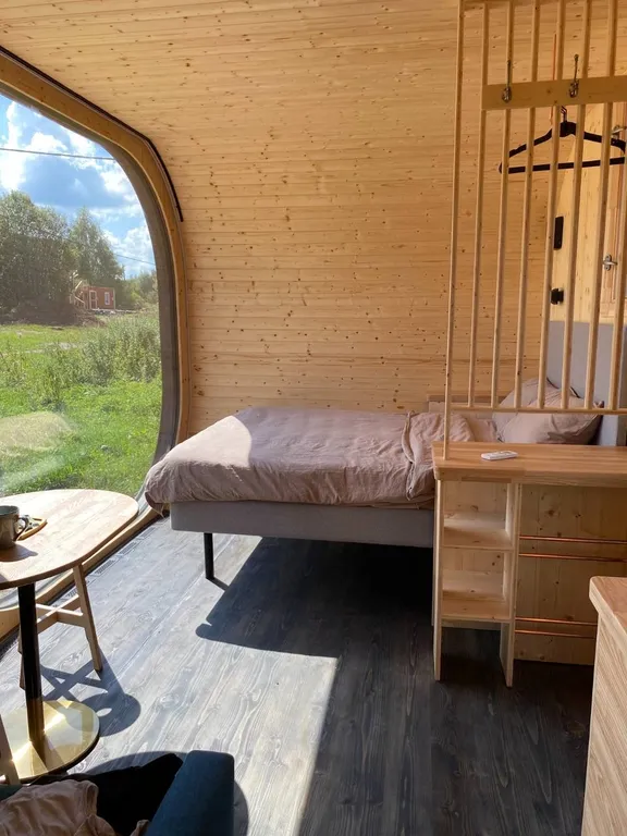 Атмосферный дом со всеми удобствами, панорамным окном и кондиционером