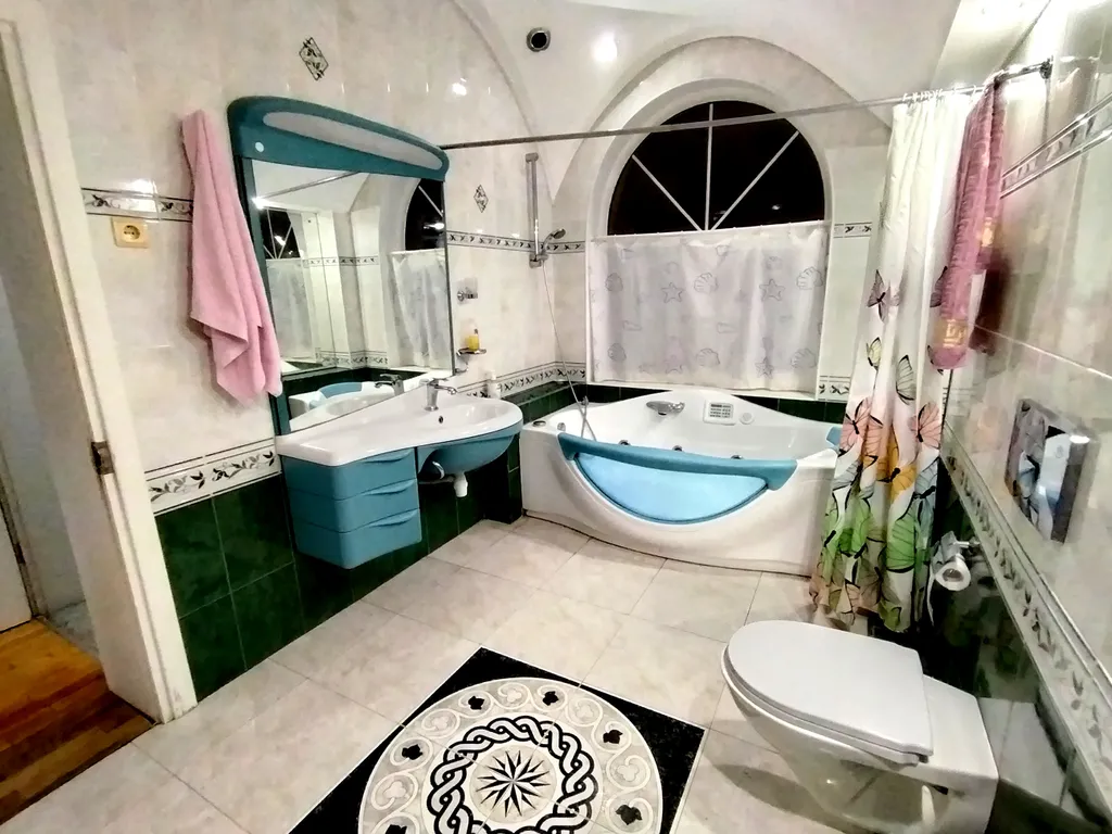 Дом для праздников возле парка Галицкого с сауной и бассейном