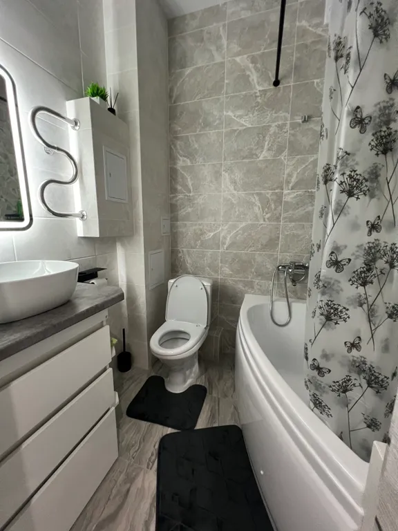 Уютная квартира с новым ремонтом с видом на взлётную полосу