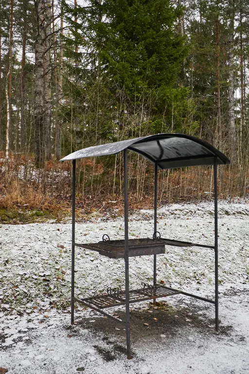 Просторный коттедж с 4 спальнями, камином и террасой