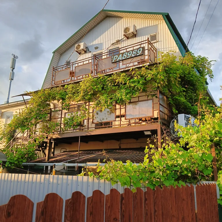 Трёхместный номер с отдельными кроватями и саузлом