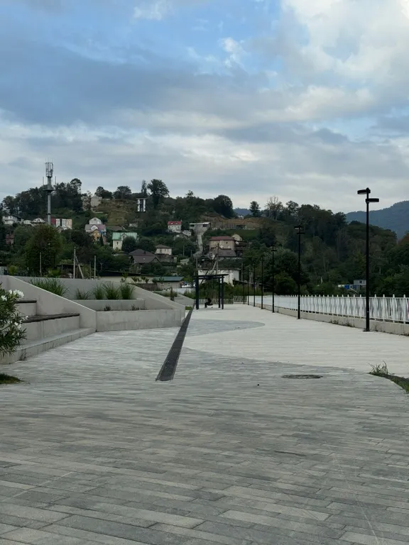 Уютная новая квартира с дизайнерским ремонтом с изолированной спальней