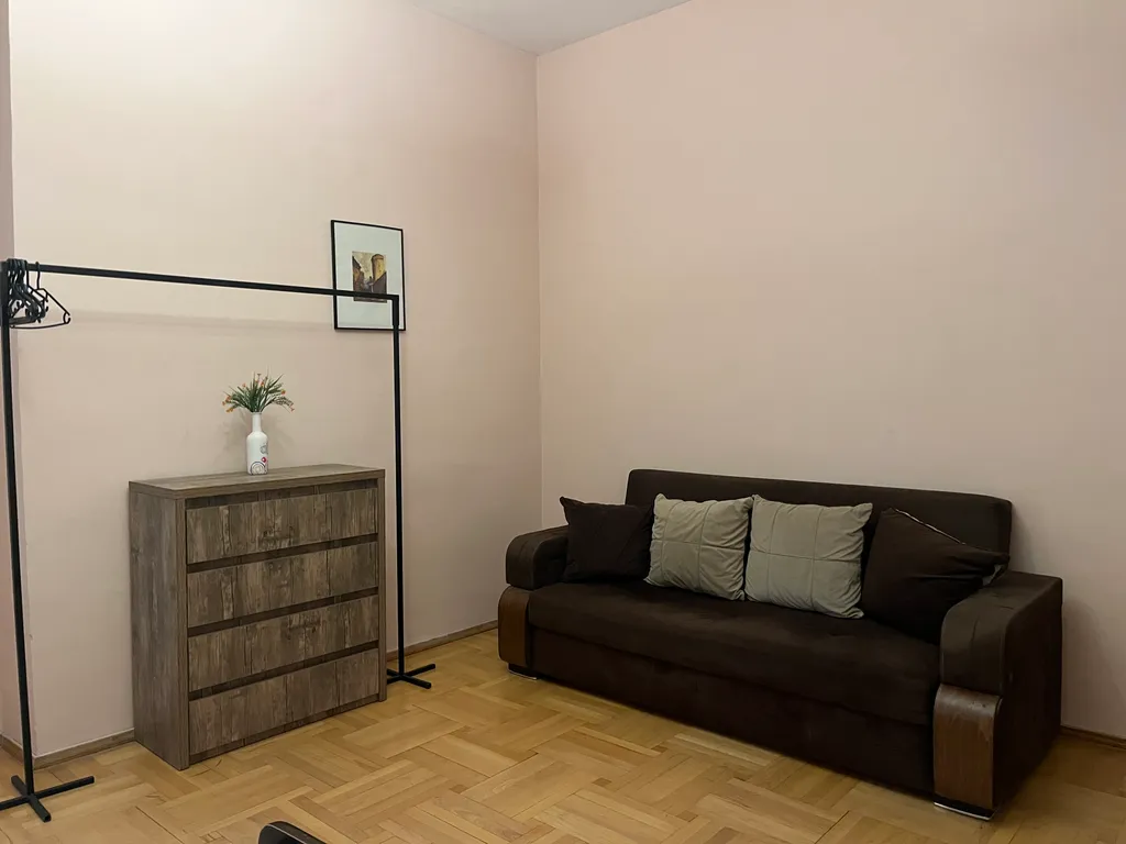 Трехкомнатная квартира с верандой в центре города