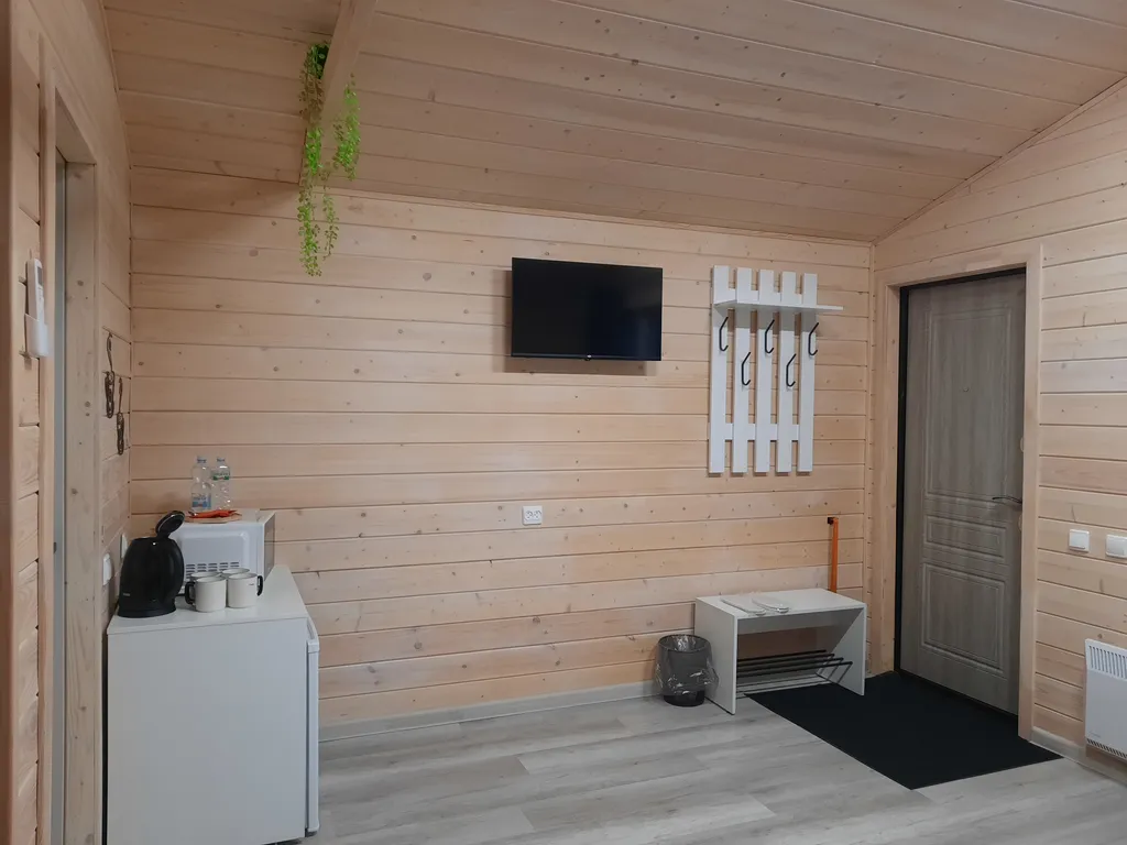 Уютный четырехместный Домик де-люкс с отдельными кроватями