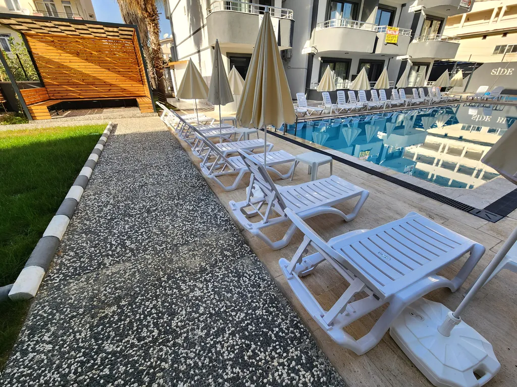 Квартира в центре Сиде внутри комплекса с бассейном