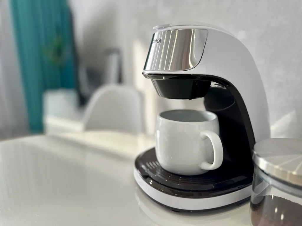 Студия с видом на город