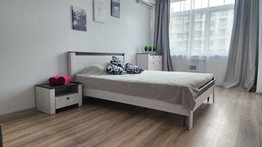 Евротрешка с терассой и выходом на бассеин