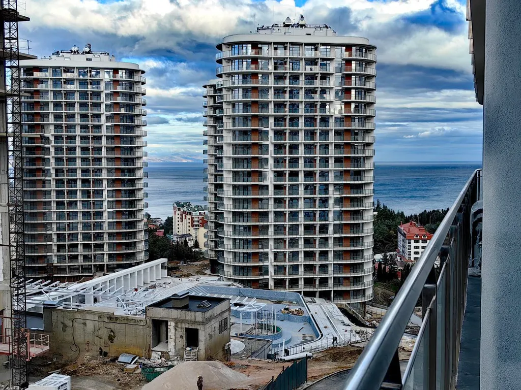 Дизайнерская студия с видом на море