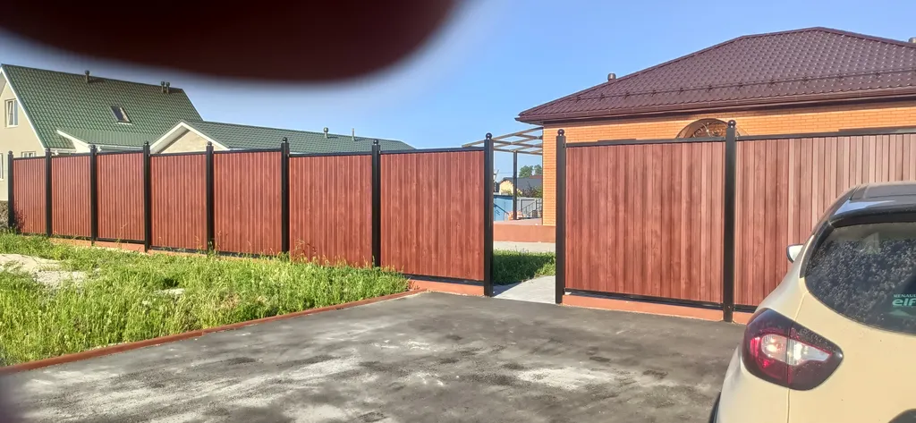 Трёхкомнатный новый коттедж в черте города с бассейном