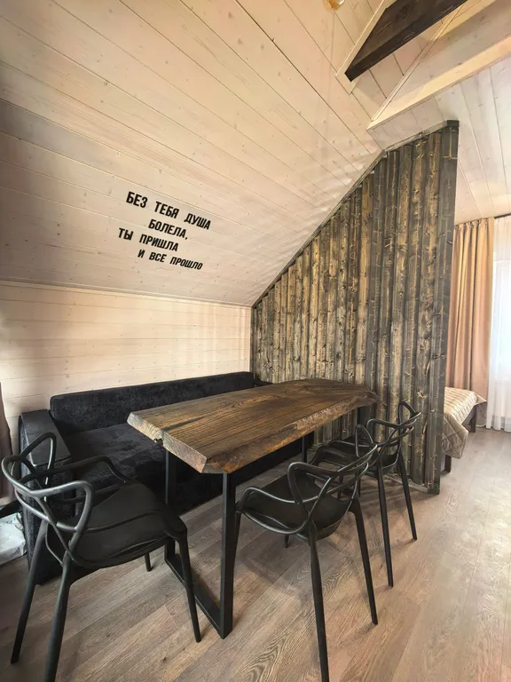 Улучшенный четырёхместный номер с балконом и с собственной кухней