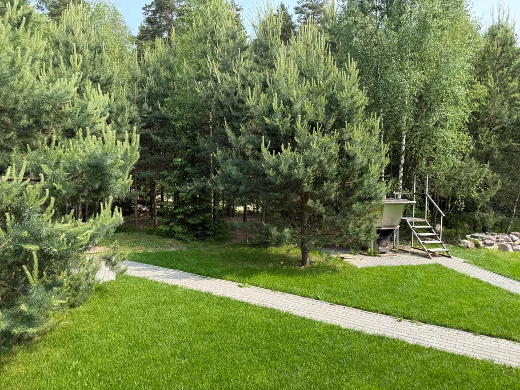 Дом 88m2 — чан, кухня, выход в лес