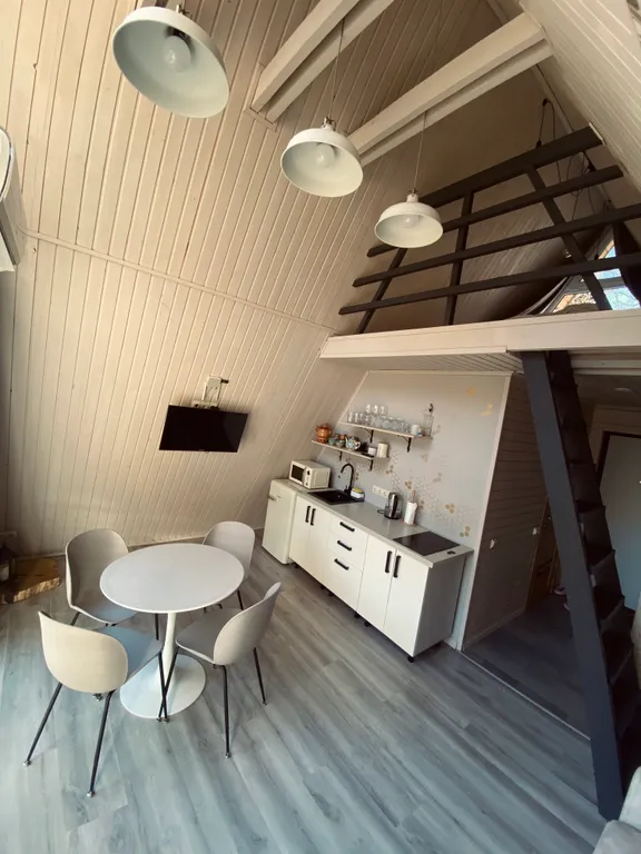 Уютное шале на берегу ручья с баней и купелью на уединенной террасе