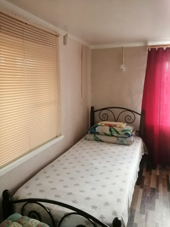 Домик в тихом месте возле горной реки