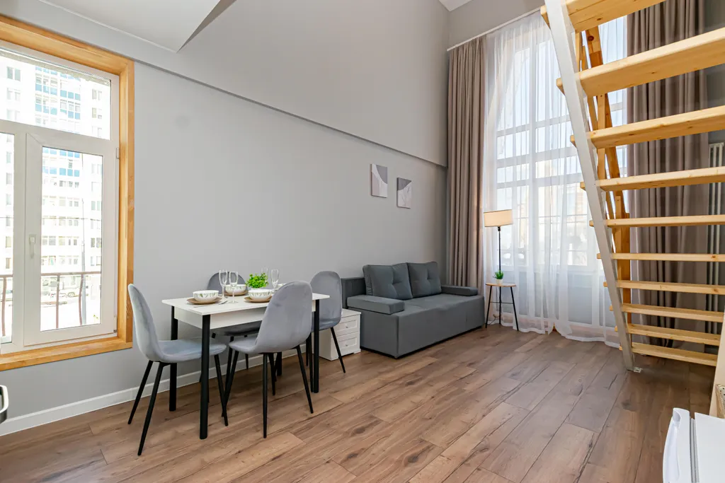 Уютная двухуровневая студия у цирка