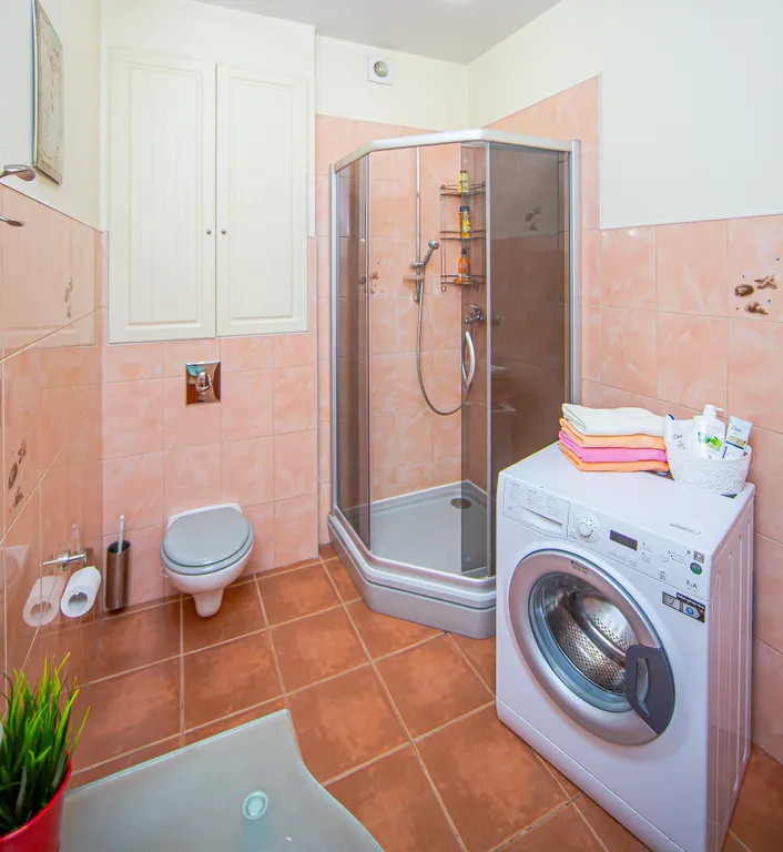 4BR Apartment next to St Isaak Cathedral