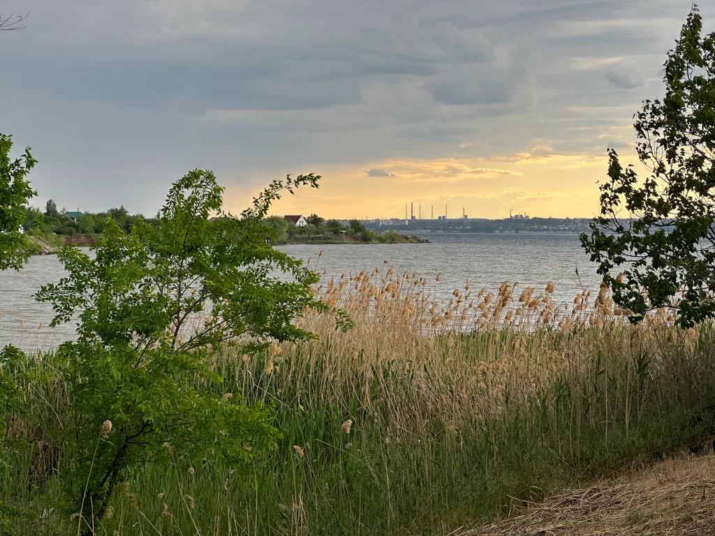 Дом на берегу залива реки Волга