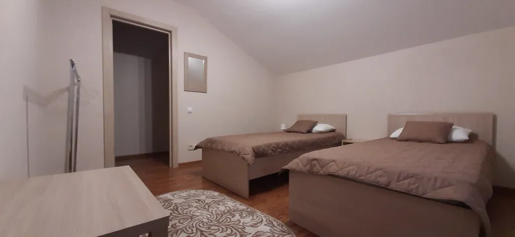 Большой загородный дом