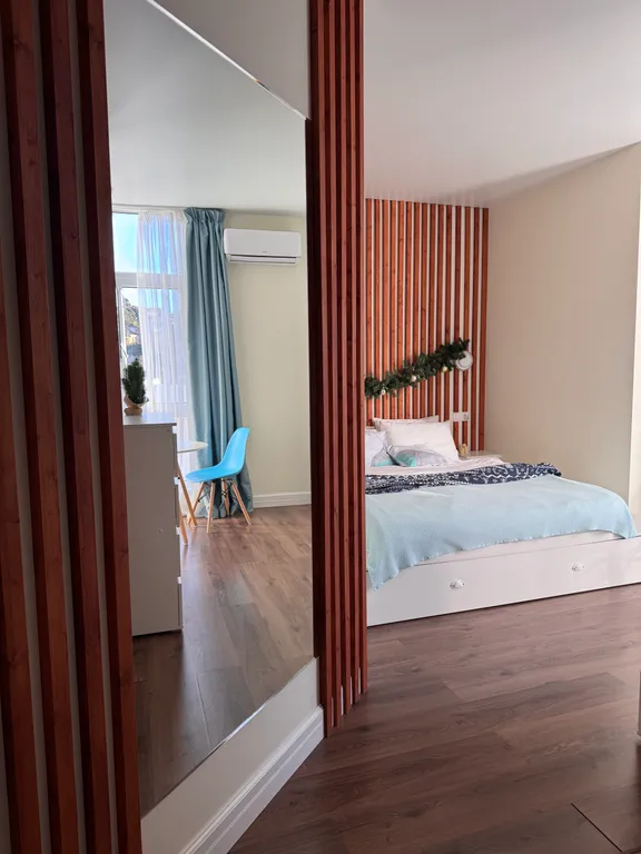 Дизайнерская квартира и бассейн на территории комплекса