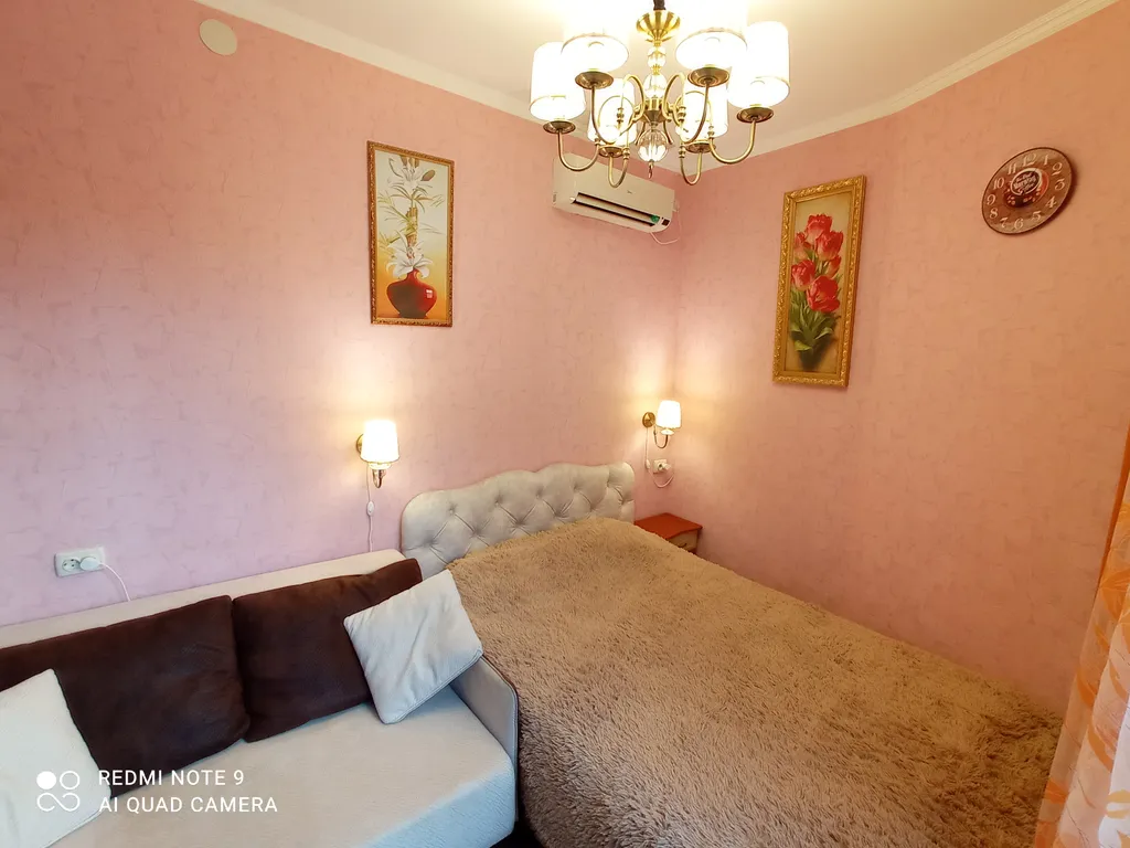 Комфортная квартира-студия с балкончиком в центре Алупки у дворца