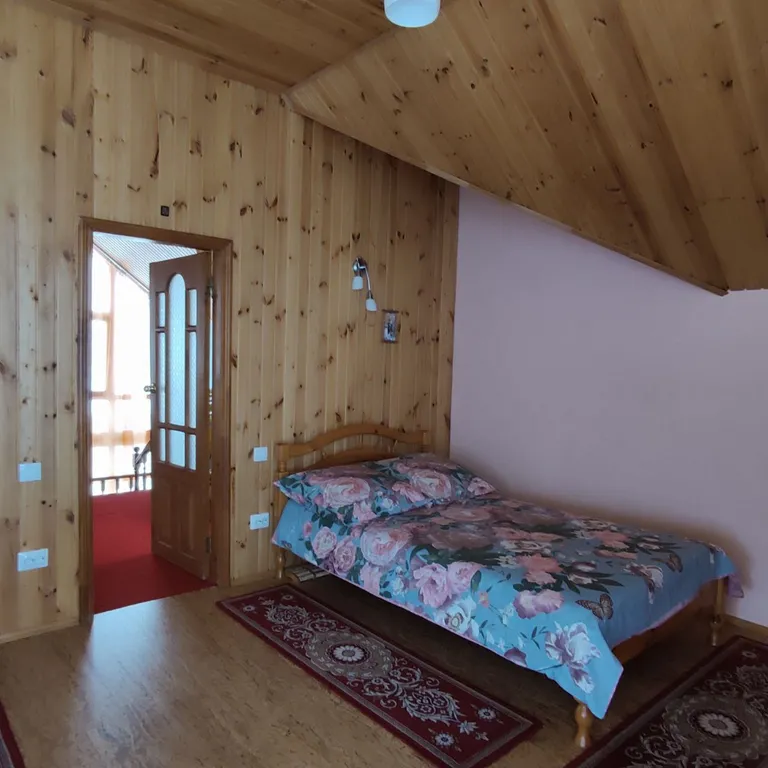 Гостевой дом Панорама на набережной реки Вичкинза с видом на Храм