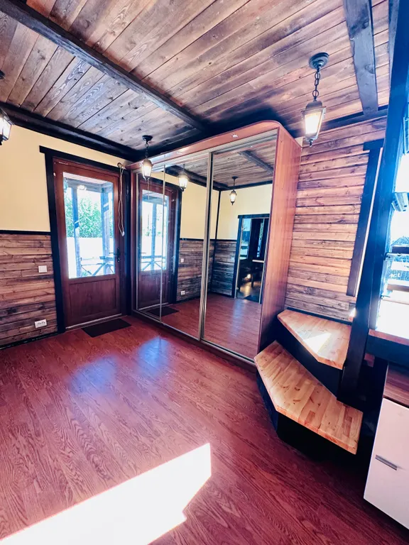 Уютный коттедж с дизайнерской отделкой и сауной