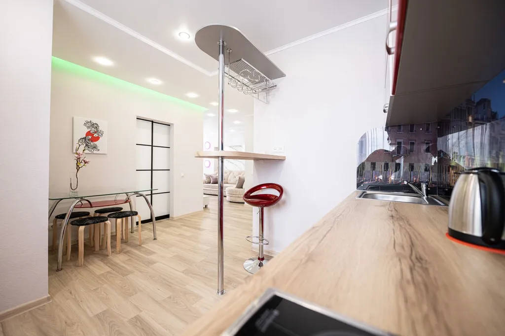 Комфортная квартира на площади Революции