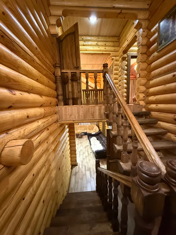 Двухэтажный дом из сруба а Теберде с баней с видом на горы и реку