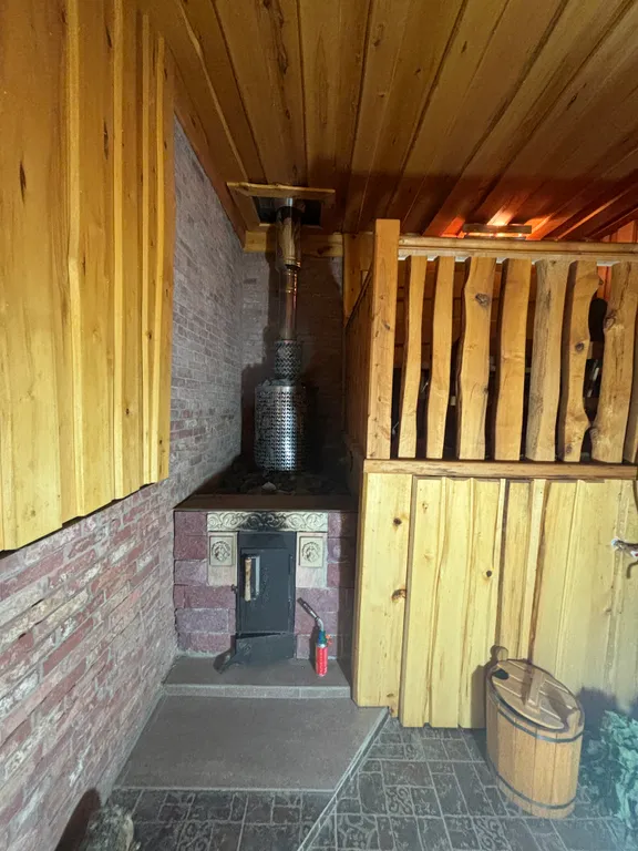 Дом с баней в лесу