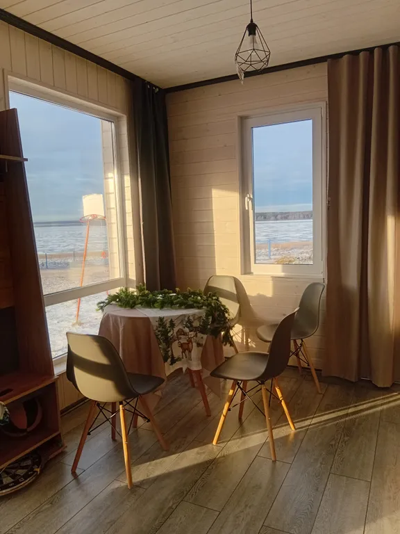 Уютный дом на берегу озера Камбулат