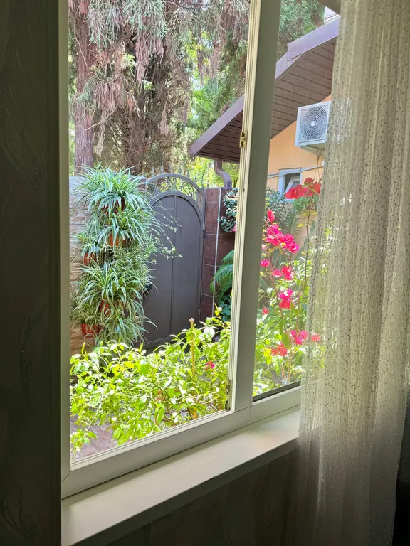 Дом в центре Адлера на набережной