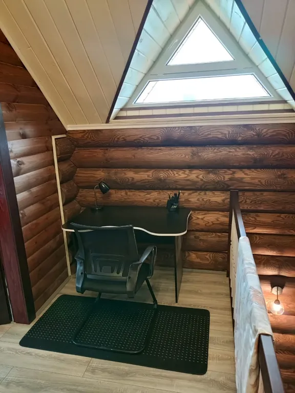 Уютный загородный дом с видом на лес