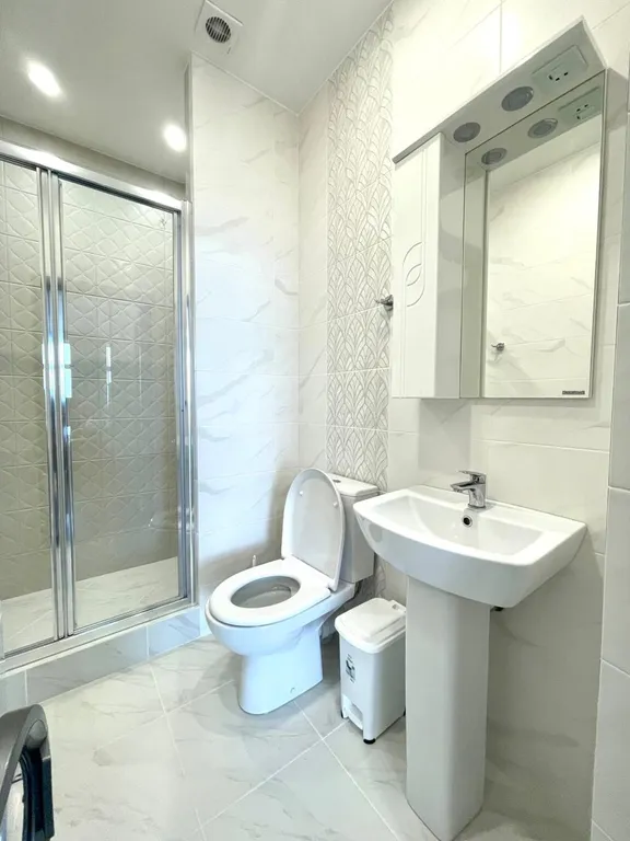 Эллинг на берегу моря