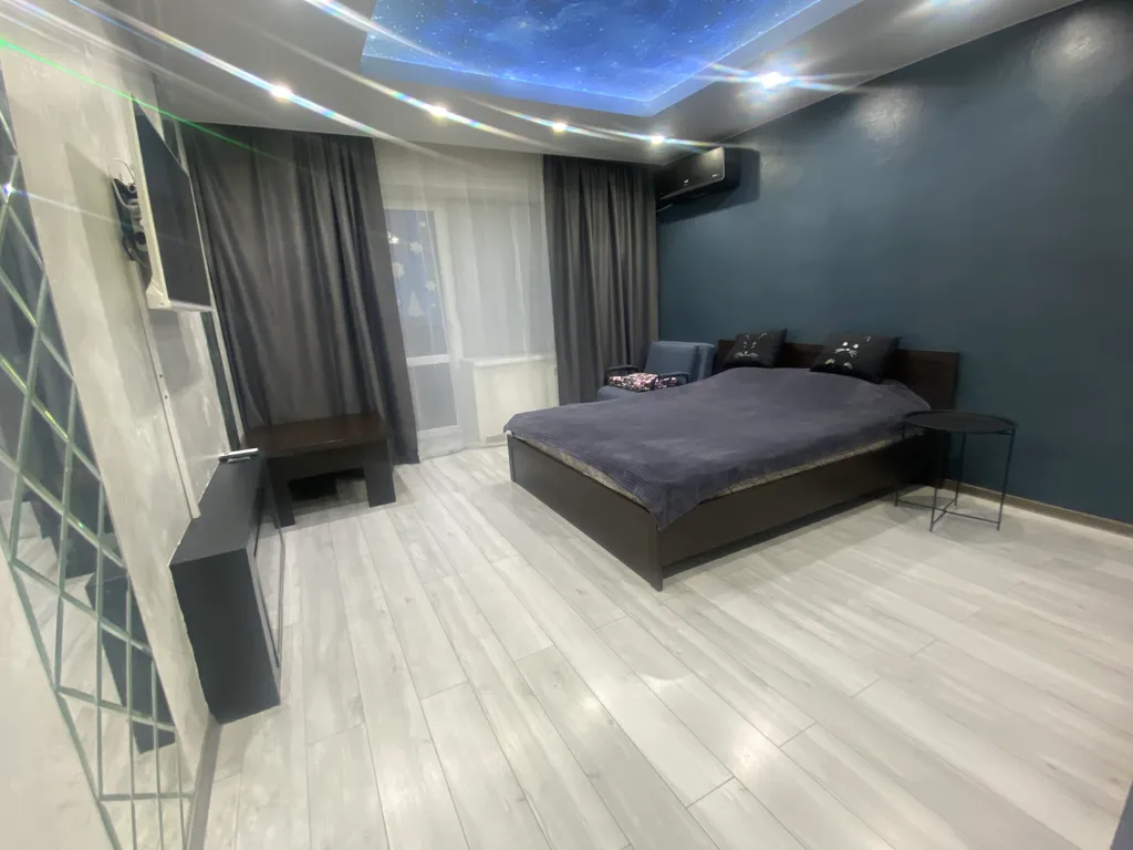 Дизайнерская 2к квартира с джакузи, камином и звездным небом в центре — аренда посуточно в Тольятти