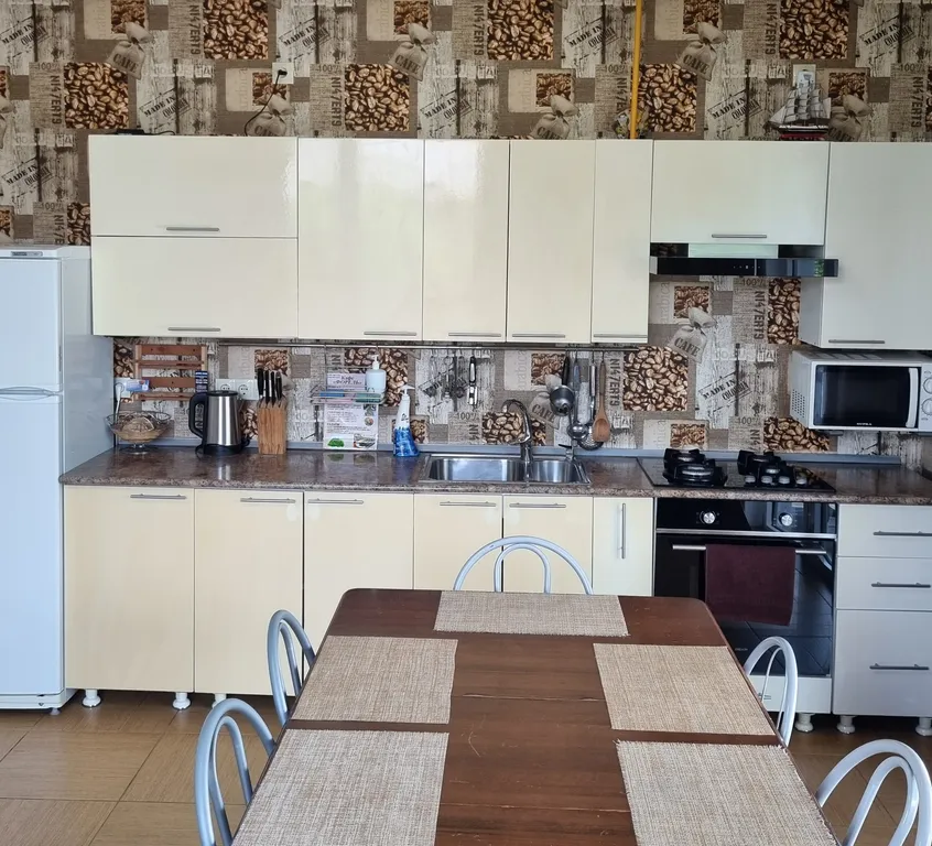 Дом на 11 мест с горячим бассейном и сауной