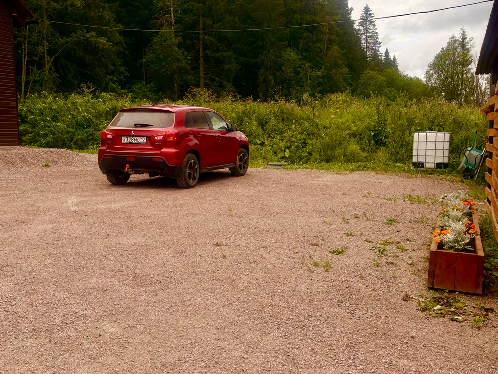 Дом с баней у леса