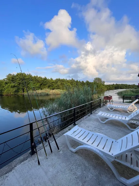 Riverside Cottage R104