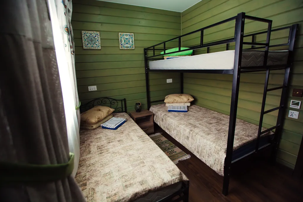 Коттедж в стиле итальянского деревенского дома с видом на озеро