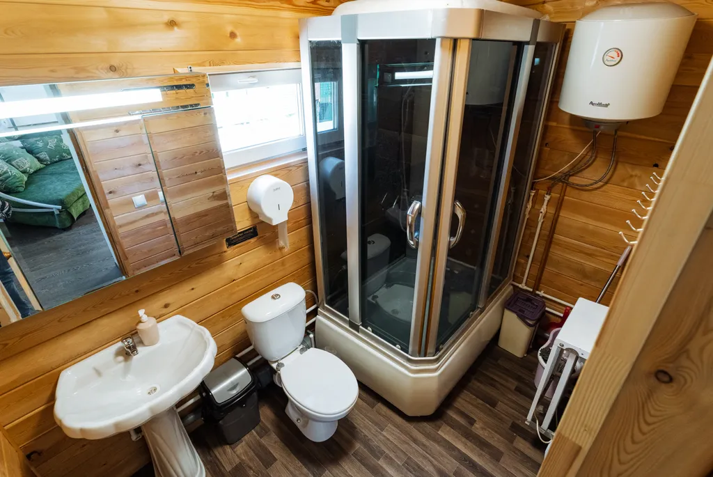 Бунгало на берегу озера в границе леса