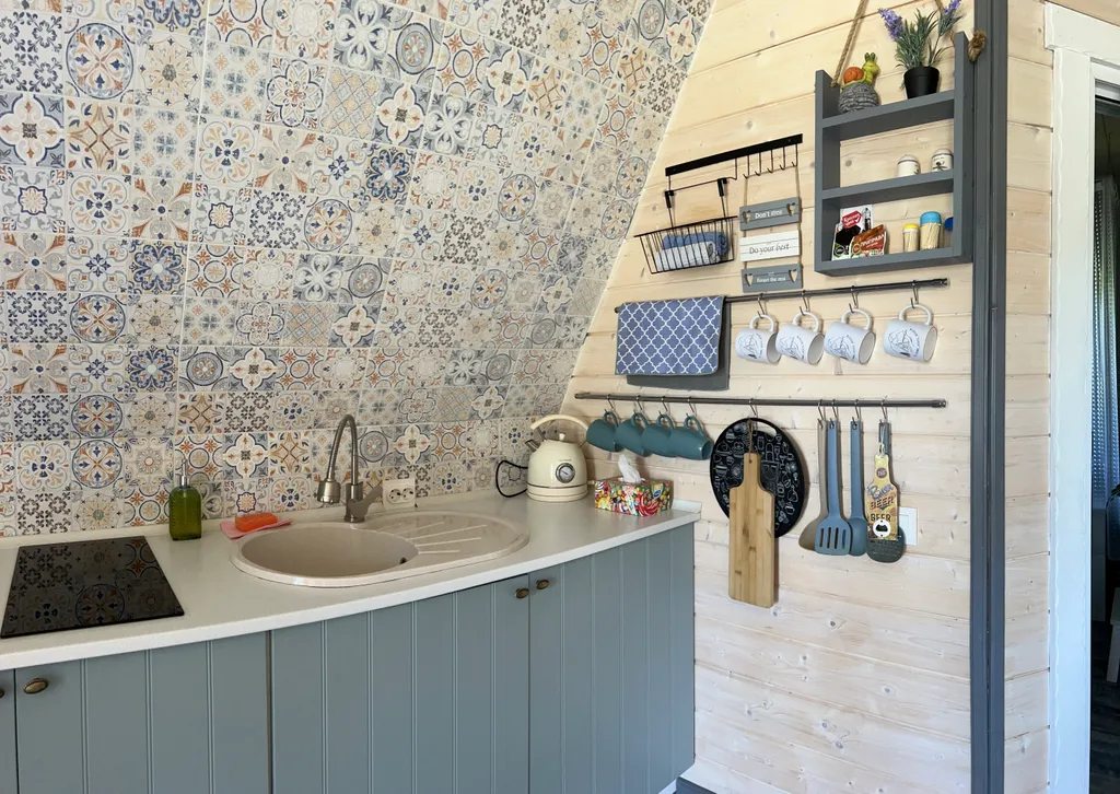 Дом А-Фрейм на берегу реки