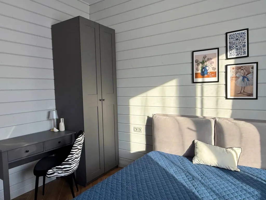 Загородный дом с большой террасой, кострищем и финской сауной