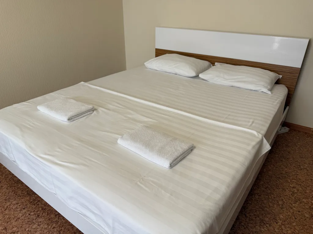 "В Гости!" на Запорожской 57 (2к квартира рядом с БЦ "Сити")