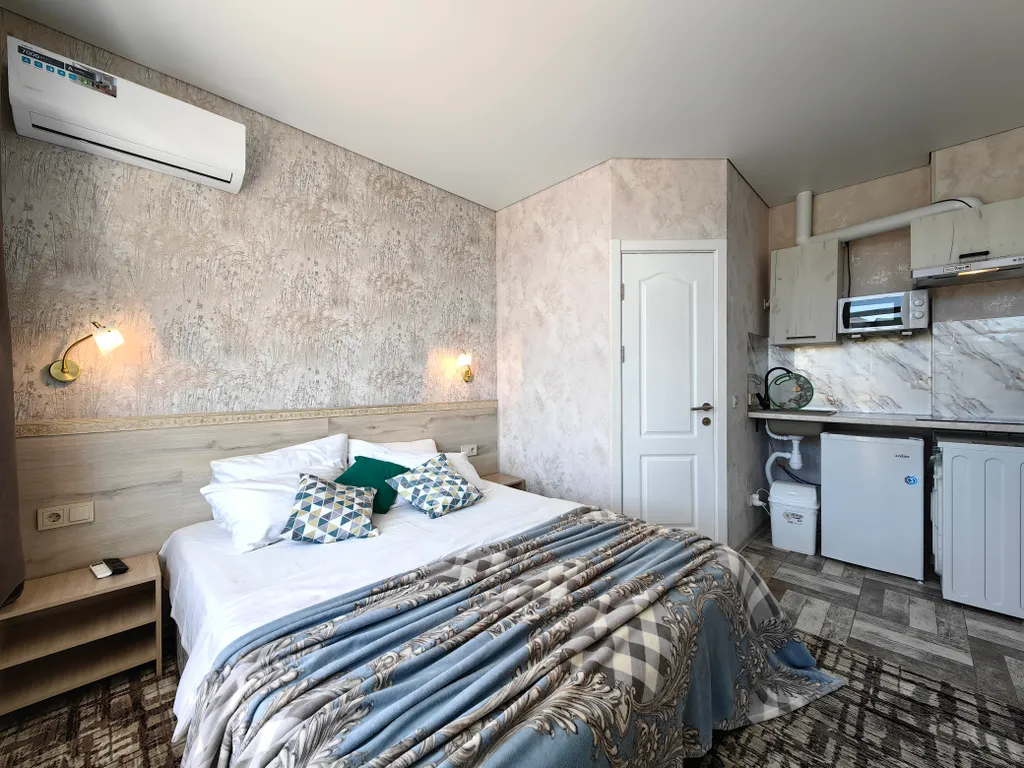 Квартира Квартира Студия с отоплением, кухней, стиралкой, балконом, парковкой, беседкой — Судак