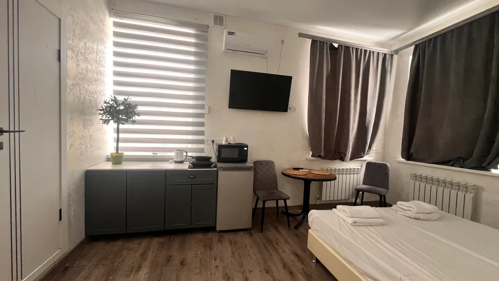 Светлая квартира с тремя окнами в самом центре — аренда посуточно в Новочеркасск