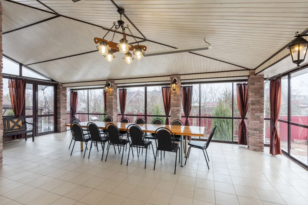 Коттедж с бассейном