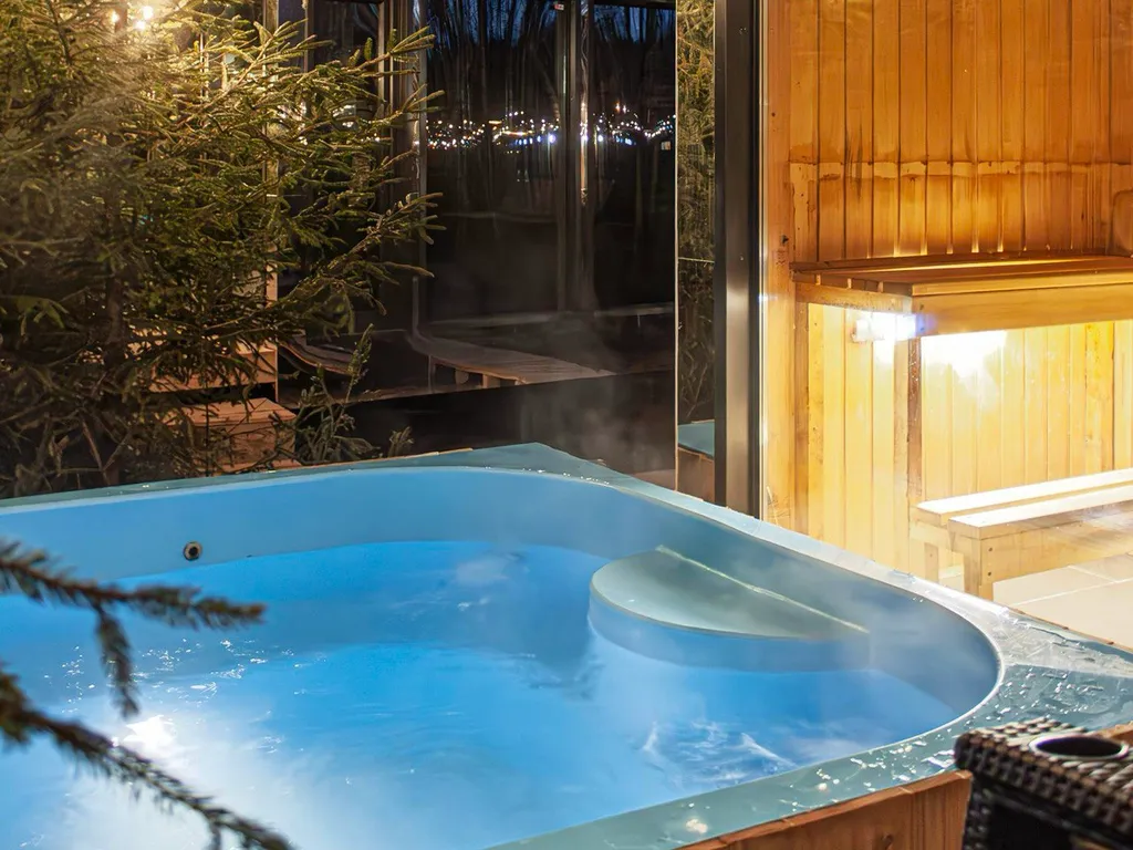 Коттедж Мини-дом с джакузи и сауной для романтического свидания — Семеновское