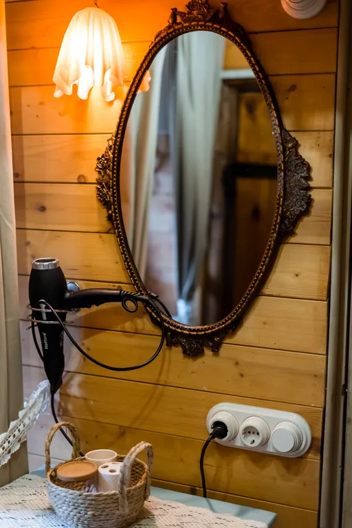 Хутор в лесу Розовый шмель