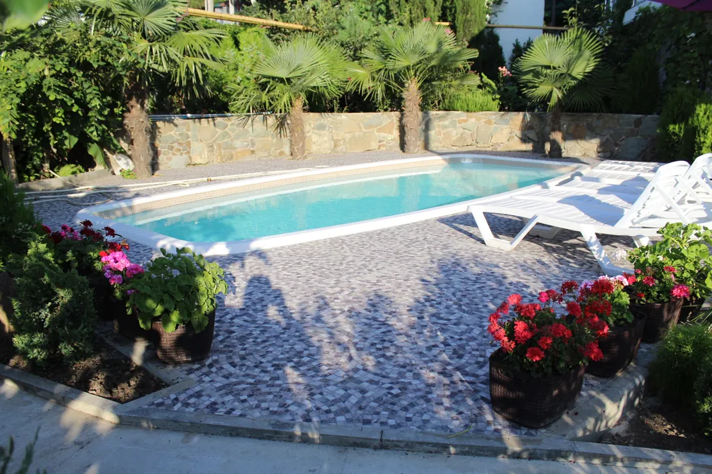 Дом с бассейном в районе Артека и горы Аю-Даг