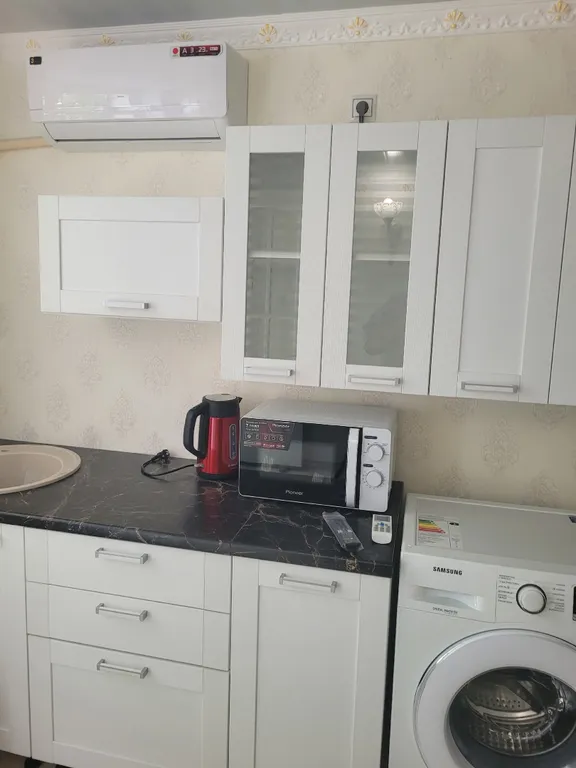 Уютная студия на улице счастливых людей в центре города