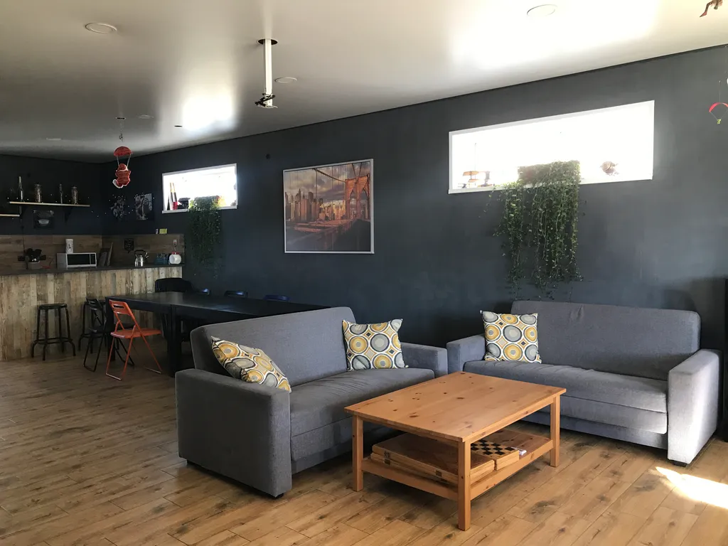 Уютный гостевой дворик в живописном тихом уголке